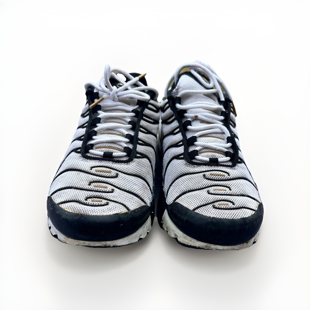 Nike Air Max Plus Shoes Mens Size 9.5 White Black Gold Tuned Air CZ9188-001